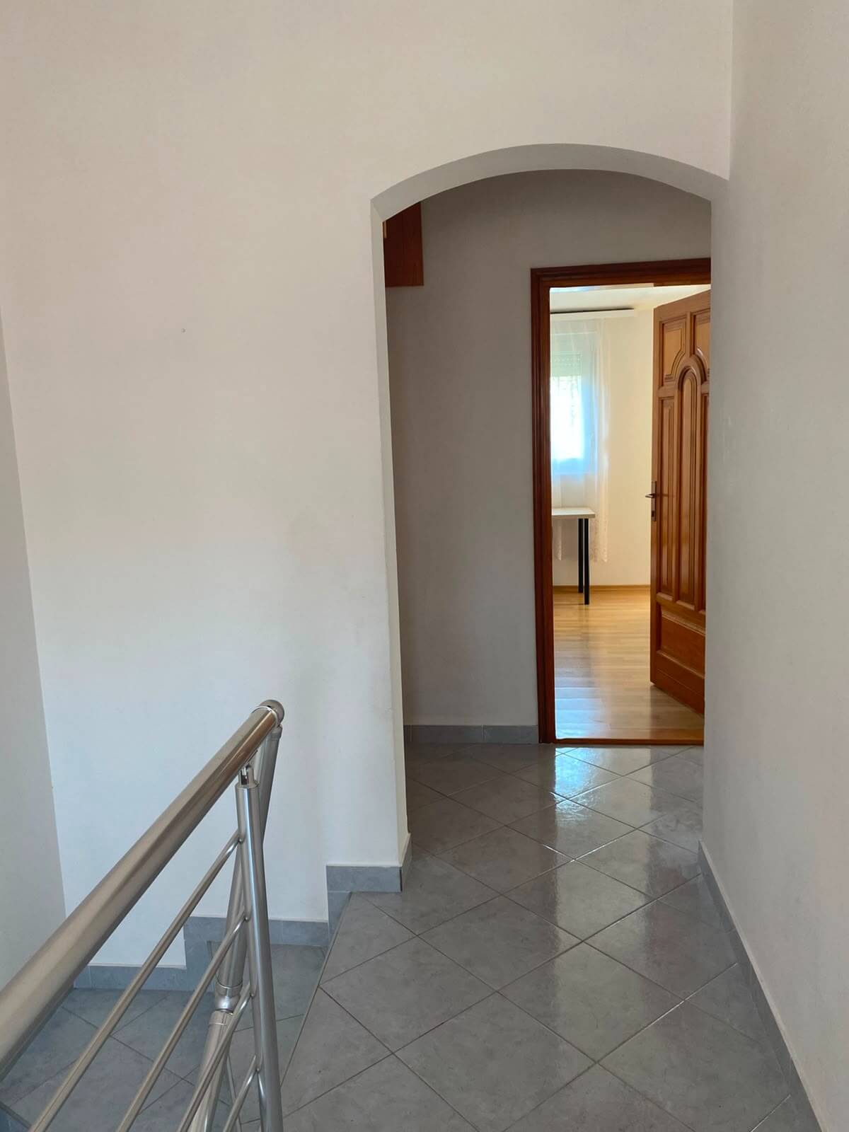 Großzügige Duplex-Wohnung mit 3 Schlafzimmern und Garten in Bjeliši/Bar zur Miete – MB111