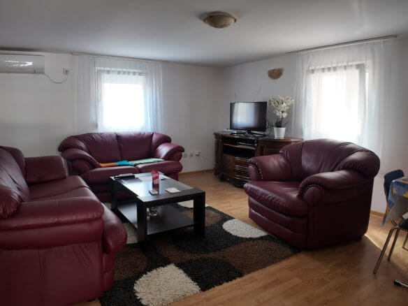 Möbliertes Haus mit 3 Schlafzimmern und Hof in Polje/ Bar zur Miete – MB112