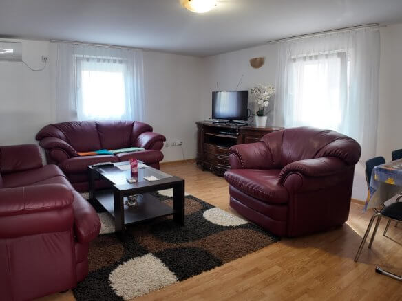 Möbliertes Haus mit 3 Schlafzimmern und Hof in Polje/ Bar zur Miete – MB112