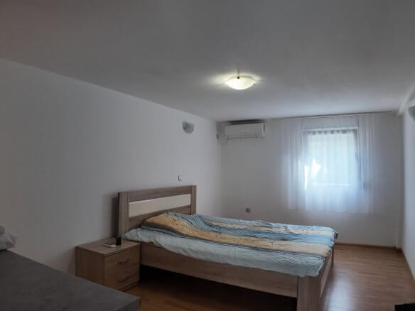 Möbliertes Haus mit 3 Schlafzimmern und Hof in Polje/ Bar zur Miete – MB112