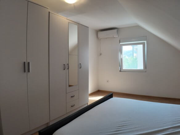 Möbliertes Haus mit 3 Schlafzimmern und Hof in Polje/ Bar zur Miete – MB112