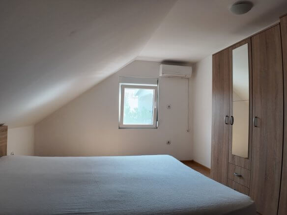 Möbliertes Haus mit 3 Schlafzimmern und Hof in Polje/ Bar zur Miete – MB112