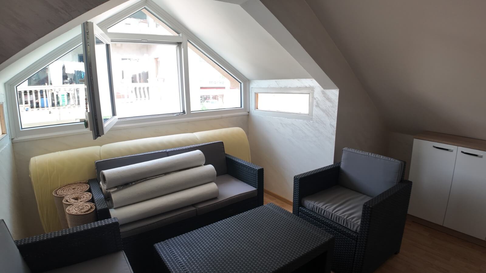 Möbliertes Haus mit 3 Schlafzimmern und Hof in Polje/ Bar zur Miete – MB112