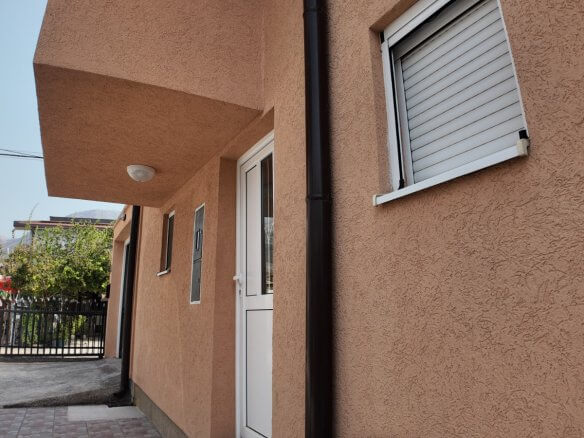 Möbliertes Haus mit 3 Schlafzimmern und Hof in Polje/ Bar zur Miete – MB112
