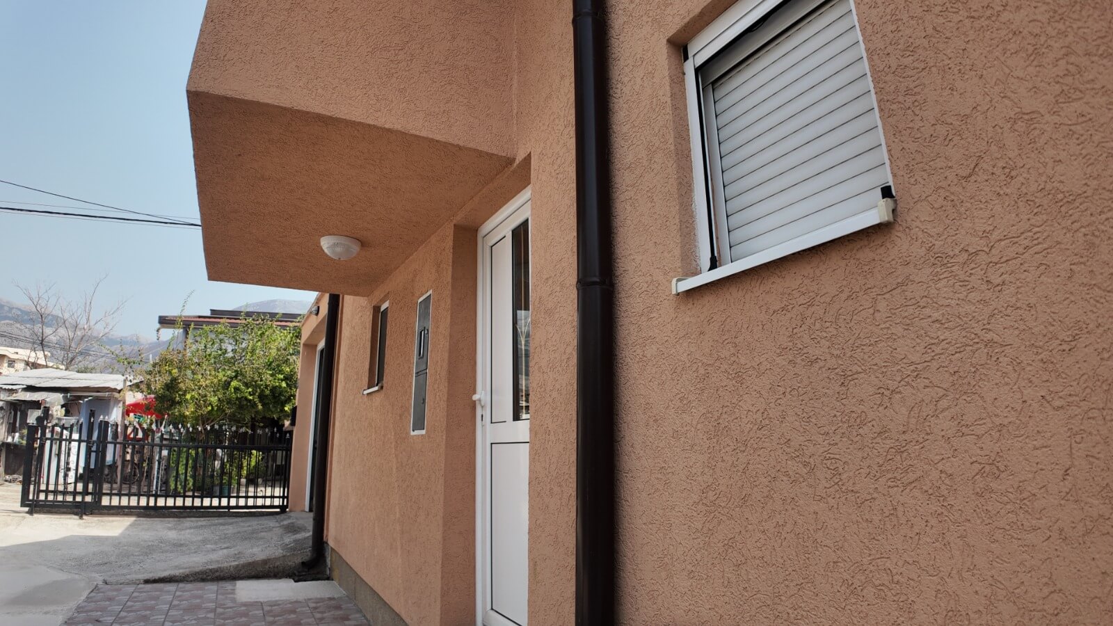 Möbliertes Haus mit 3 Schlafzimmern und Hof in Polje/ Bar zur Miete – MB112