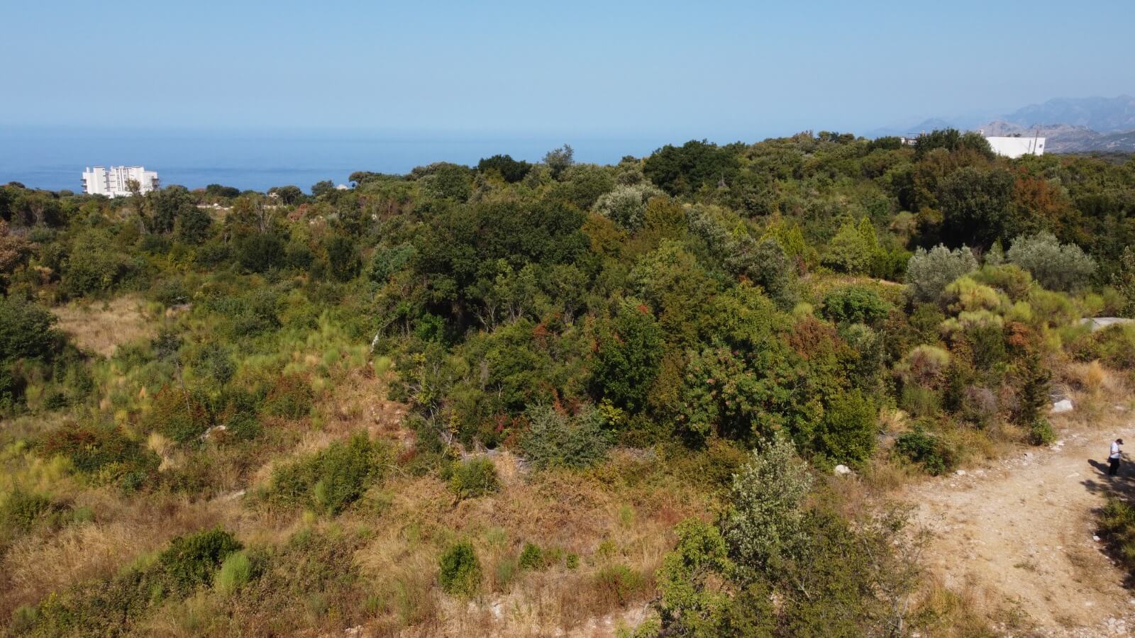 Urbanisiertes Grundstück mit Meer- und Bergblick in Kunje bei Bar