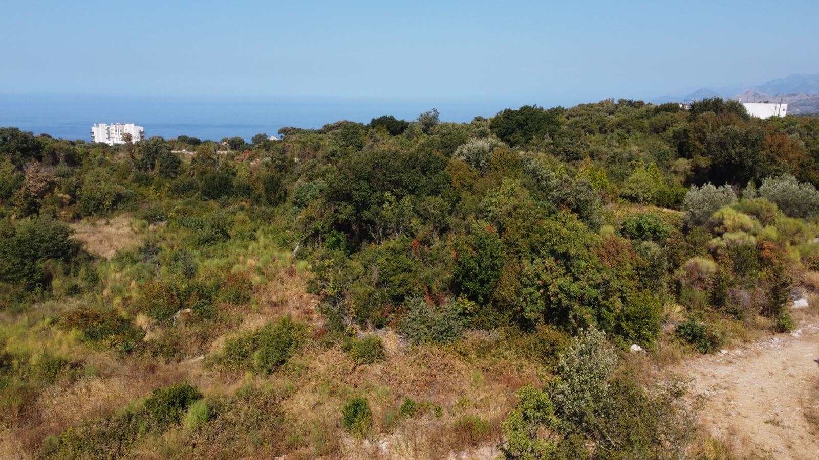 Urbanisiertes Grundstück mit Meer- und Bergblick in Kunje bei Bar