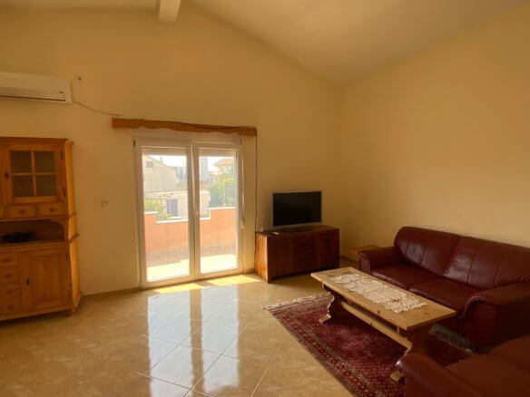 Großzügige 3-Schlafzimmer-Wohnung mit Garten und Garage in Šušanj/ Bar zur Miete – MB113