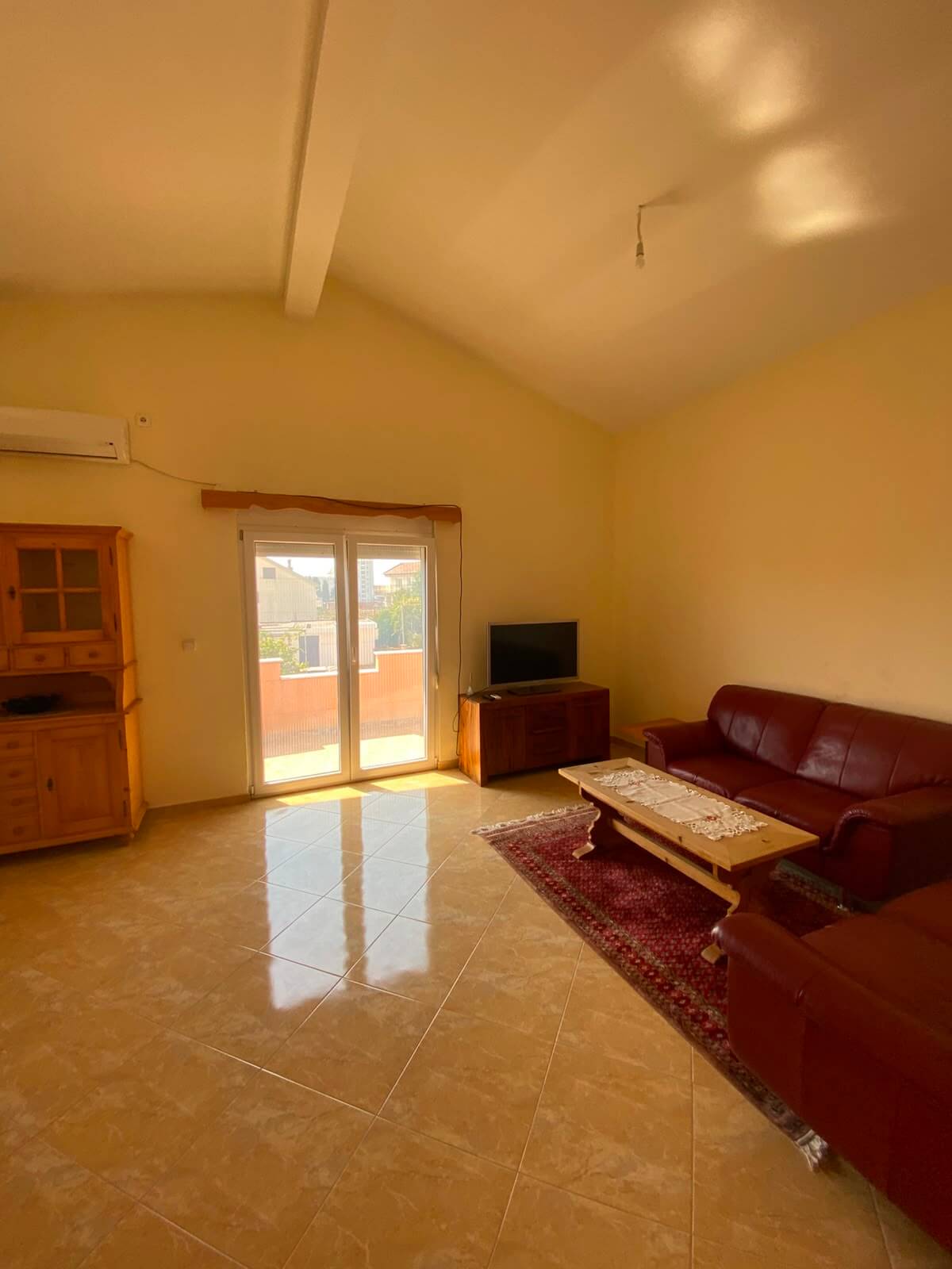 Großzügige 3-Schlafzimmer-Wohnung mit Garten und Garage in Šušanj/ Bar zur Miete – MB113