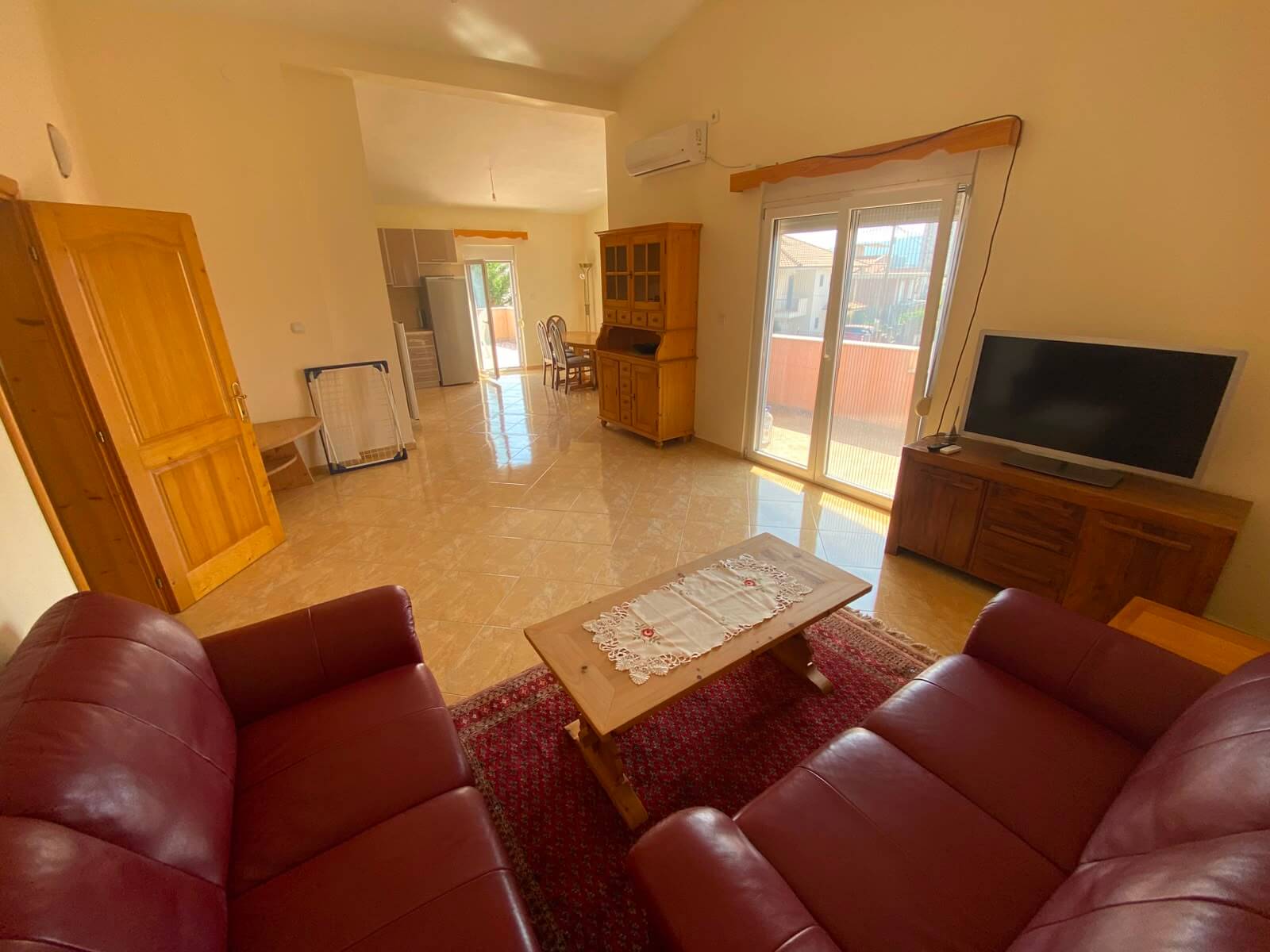 Großzügige 3-Schlafzimmer-Wohnung mit Garten und Garage in Šušanj/ Bar zur Miete – MB113