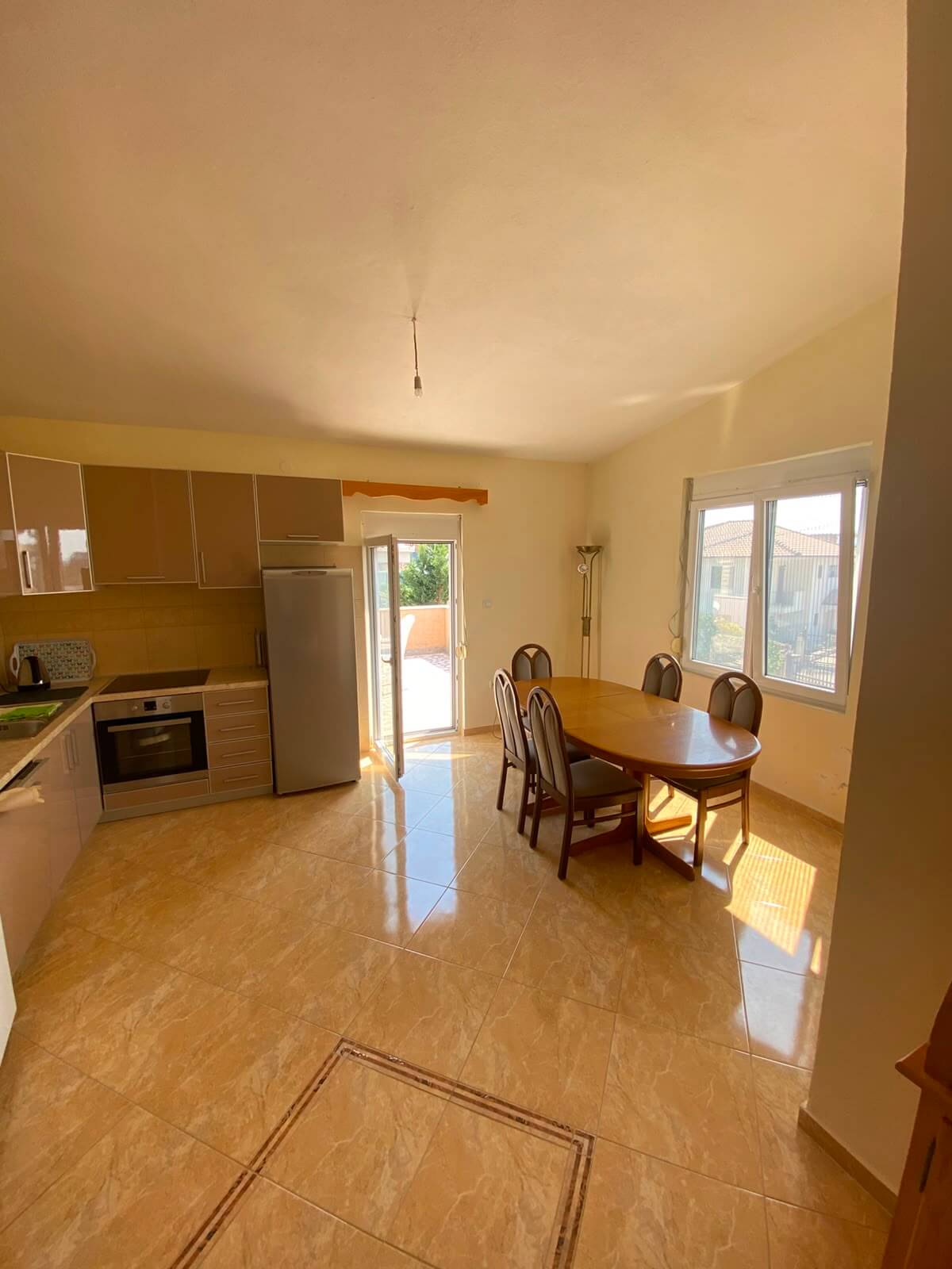 Großzügige 3-Schlafzimmer-Wohnung mit Garten und Garage in Šušanj/ Bar zur Miete – MB113