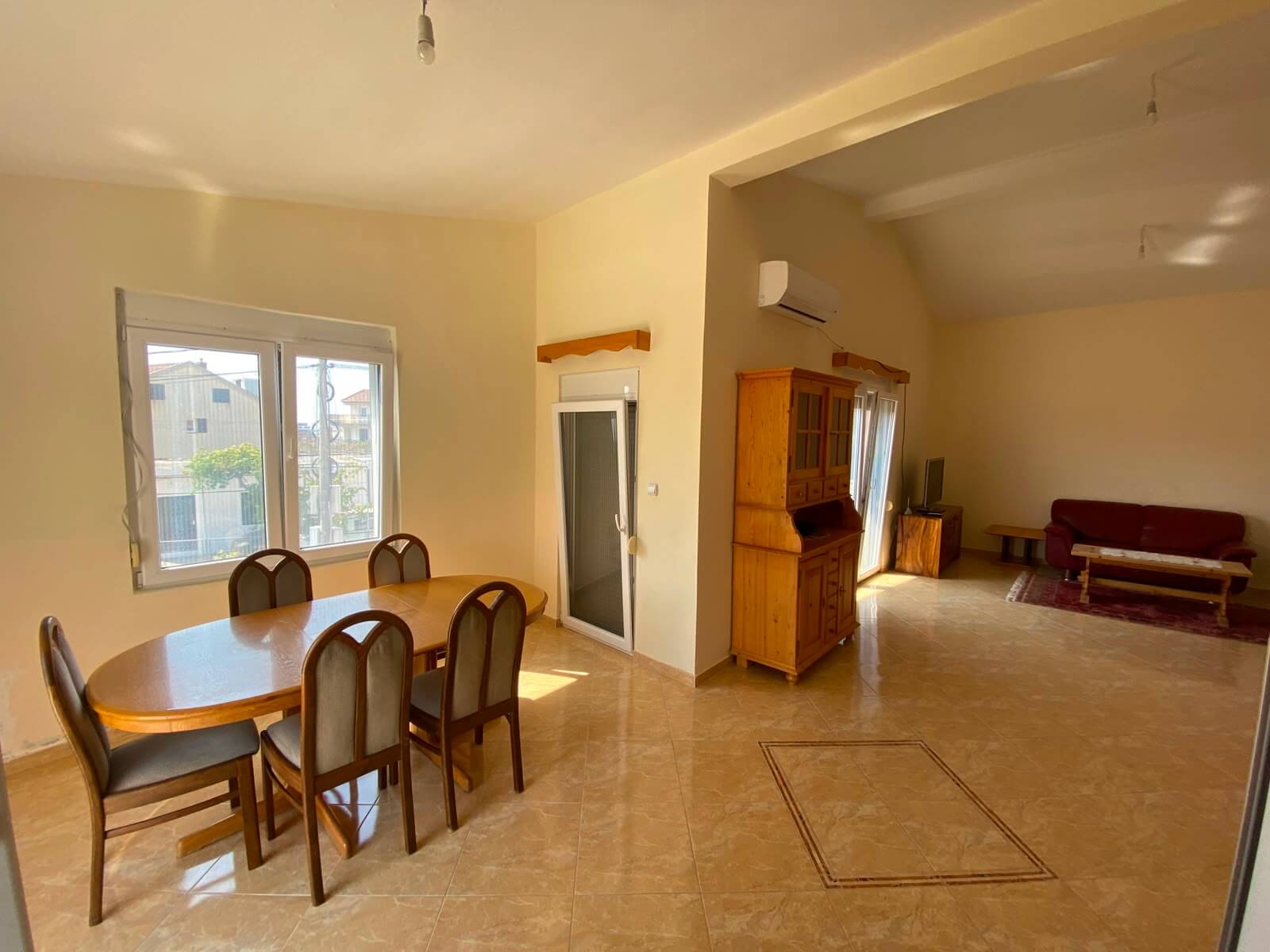 Großzügige 3-Schlafzimmer-Wohnung mit Garten und Garage in Šušanj/ Bar zur Miete – MB113