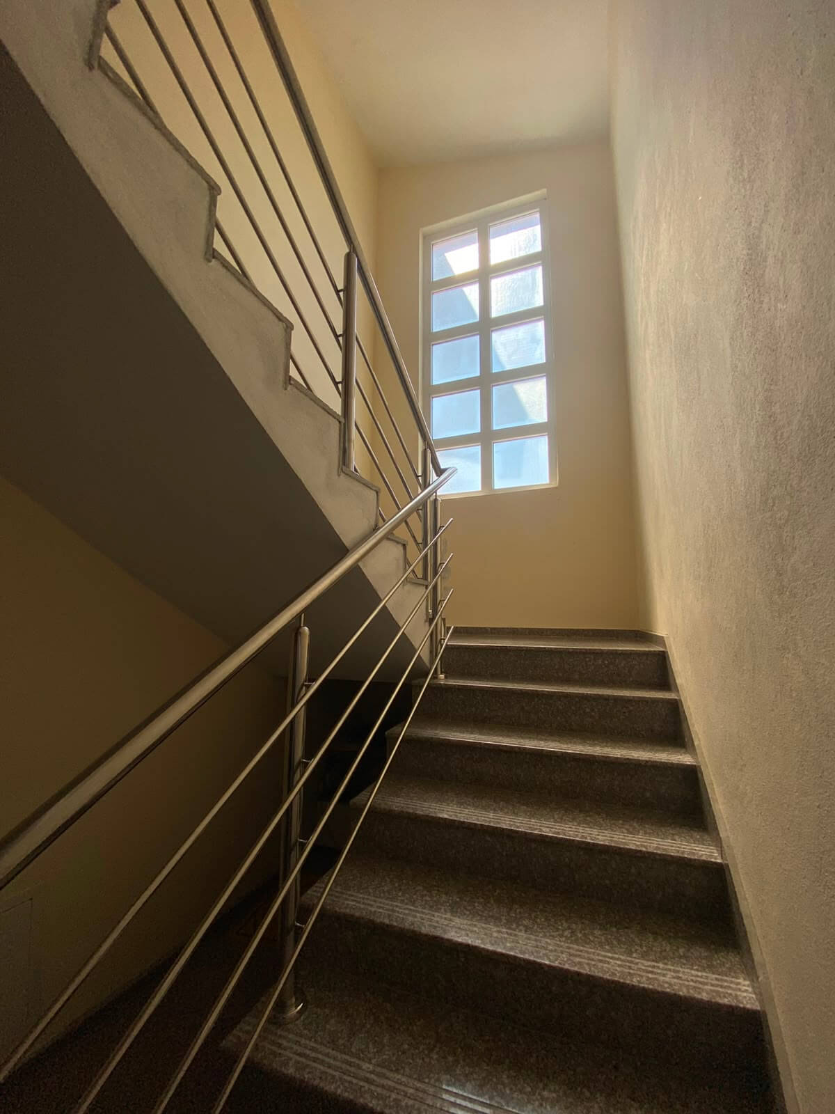 Großzügige 3-Schlafzimmer-Wohnung mit Garten und Garage in Šušanj/ Bar zur Miete – MB113