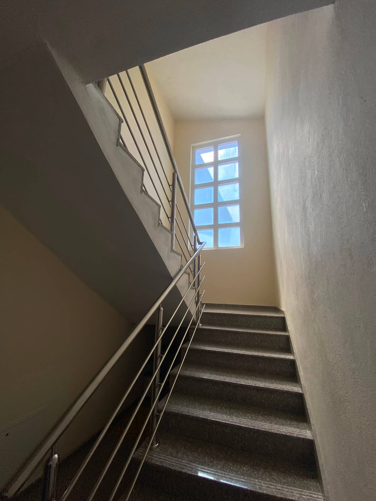 Großzügige 3-Schlafzimmer-Wohnung mit Garten und Garage in Šušanj/ Bar zur Miete – MB113
