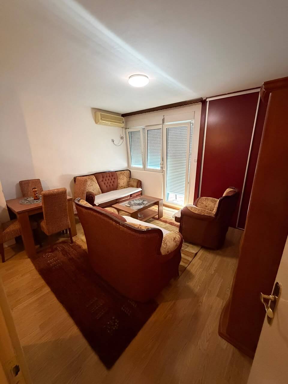 Möblierte 2-Schlafzimmer-Wohnung mit zwei Terrassen in Podgorica/ Stari Aerodrom zur Miete – MP2