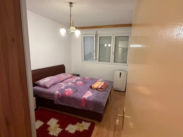 Möblierte 2-Schlafzimmer-Wohnung mit zwei Terrassen in Podgorica/ Stari Aerodrom zur Miete – MP2