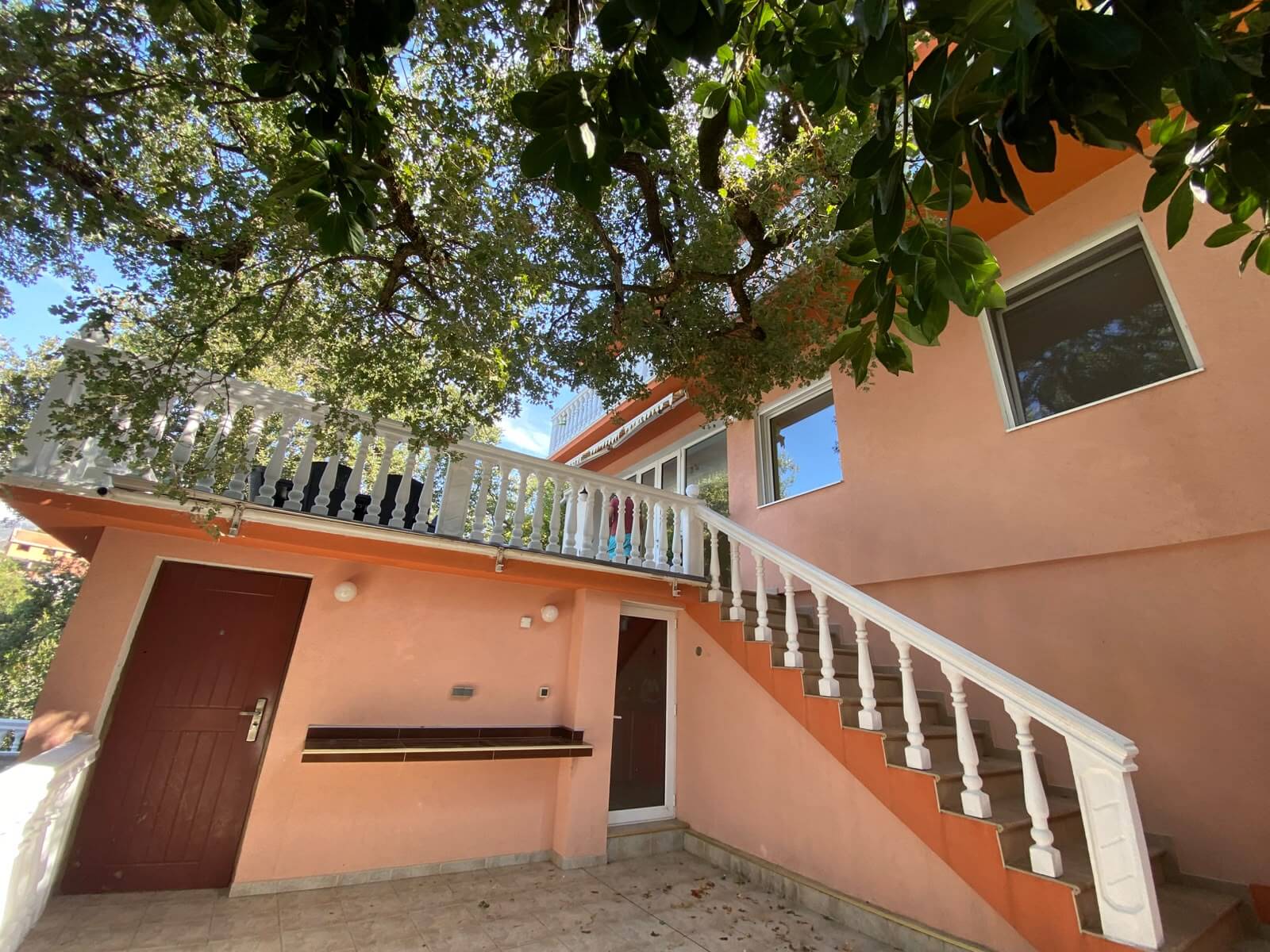 Schöne Villa mit Einliegerwohnung und Traum-Meerblick in Ratac/Bar zum Kauf – BHK142