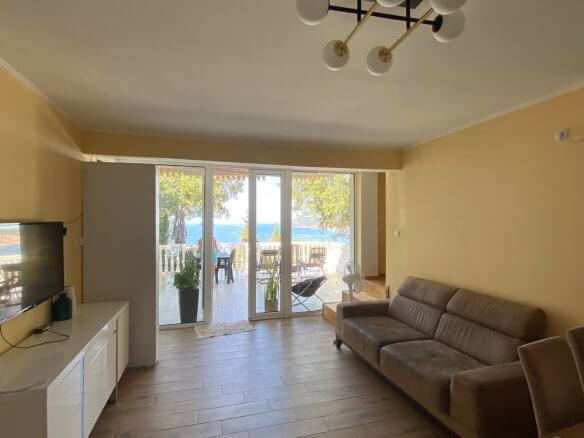Schöne Villa mit Einliegerwohnung und Traum-Meerblick in Ratac/Bar zum Kauf – BHK142