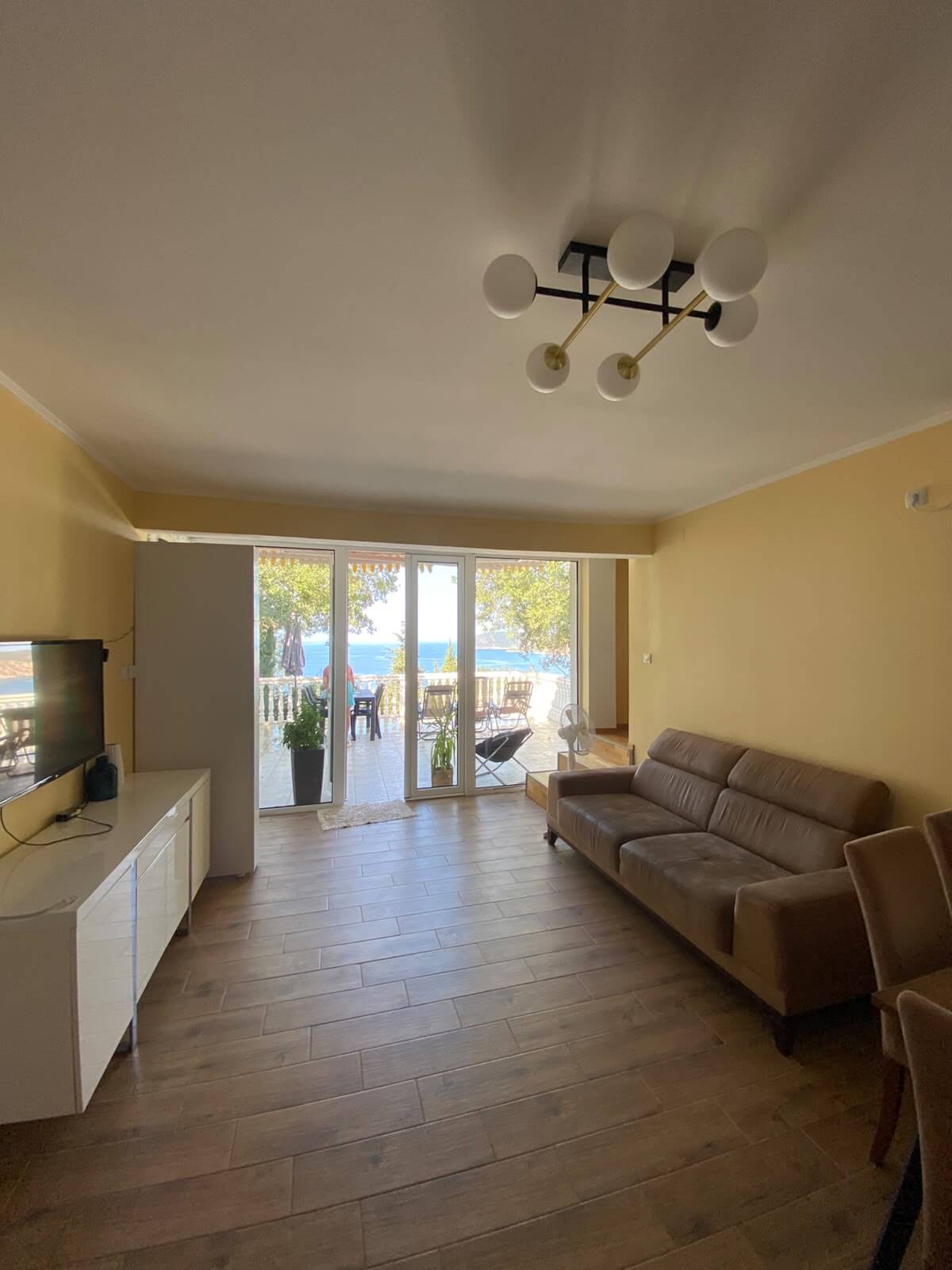 Schöne Villa mit Einliegerwohnung und Traum-Meerblick in Ratac/Bar zum Kauf – BHK142