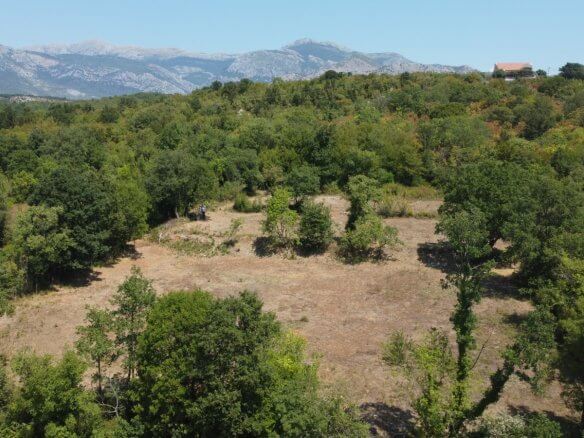 Großes Naturgrundstück mit Bergblick in Gorana/ Bar zum Kauf – Go5
