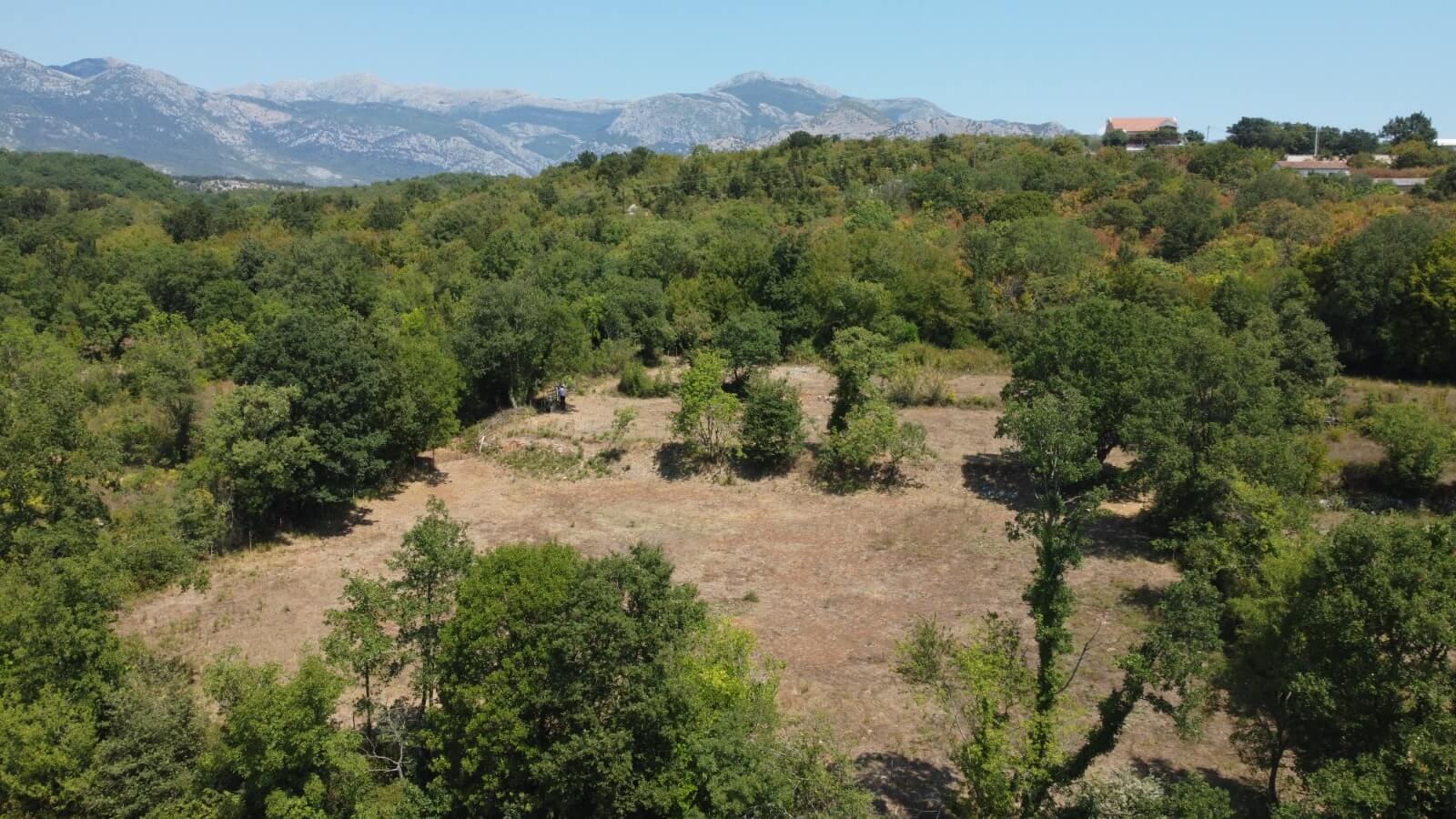 Großes Naturgrundstück mit Bergblick in Gorana/ Bar zum Kauf – Go5