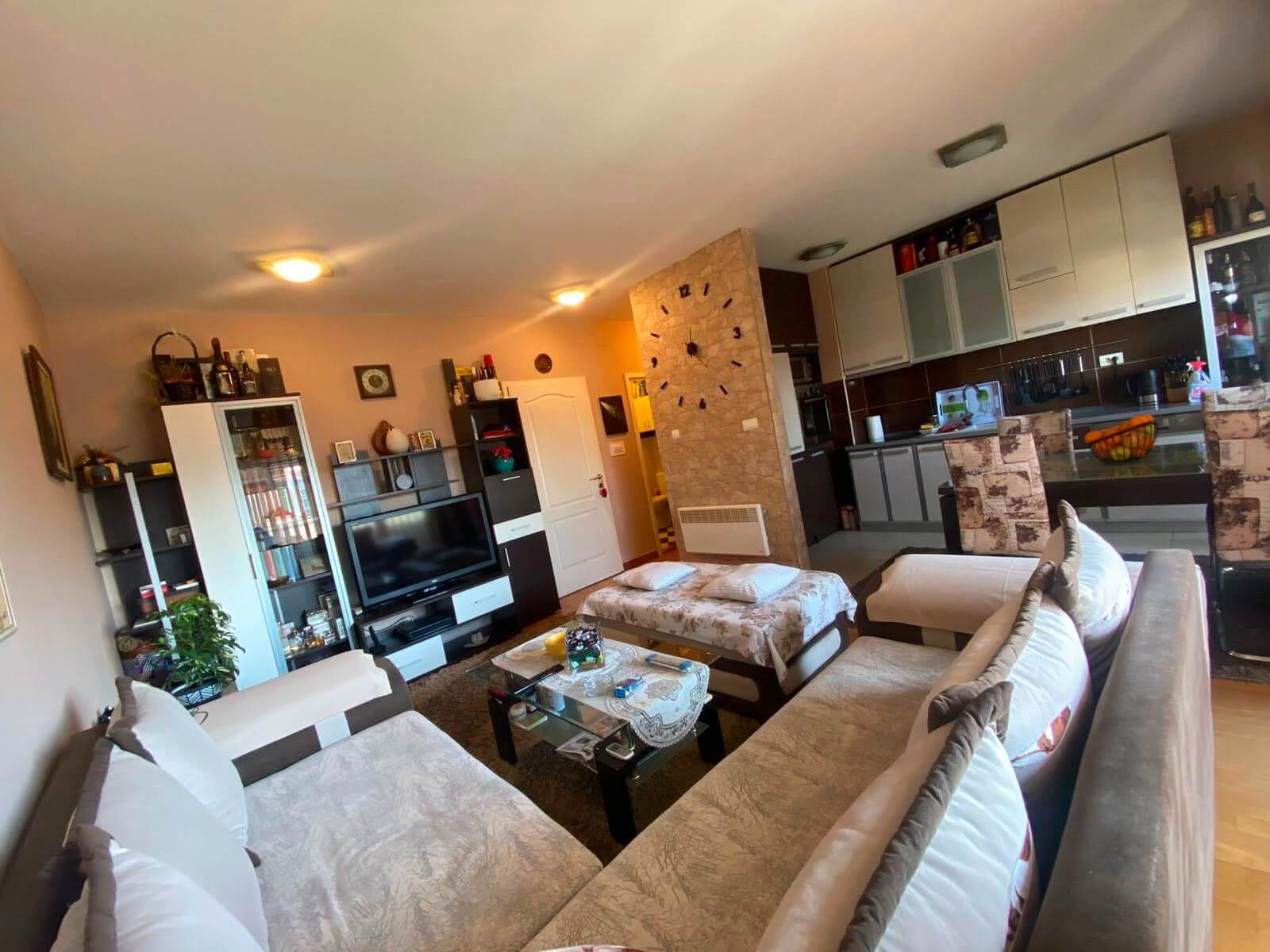 Legalisierte Maisonettewohnung mit drei Schlafzimmern in Podgorica zum Kauf – PG02