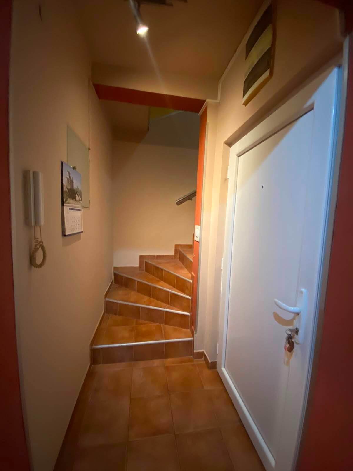 Legalisierte Maisonettewohnung mit drei Schlafzimmern in Podgorica zum Kauf – PG02