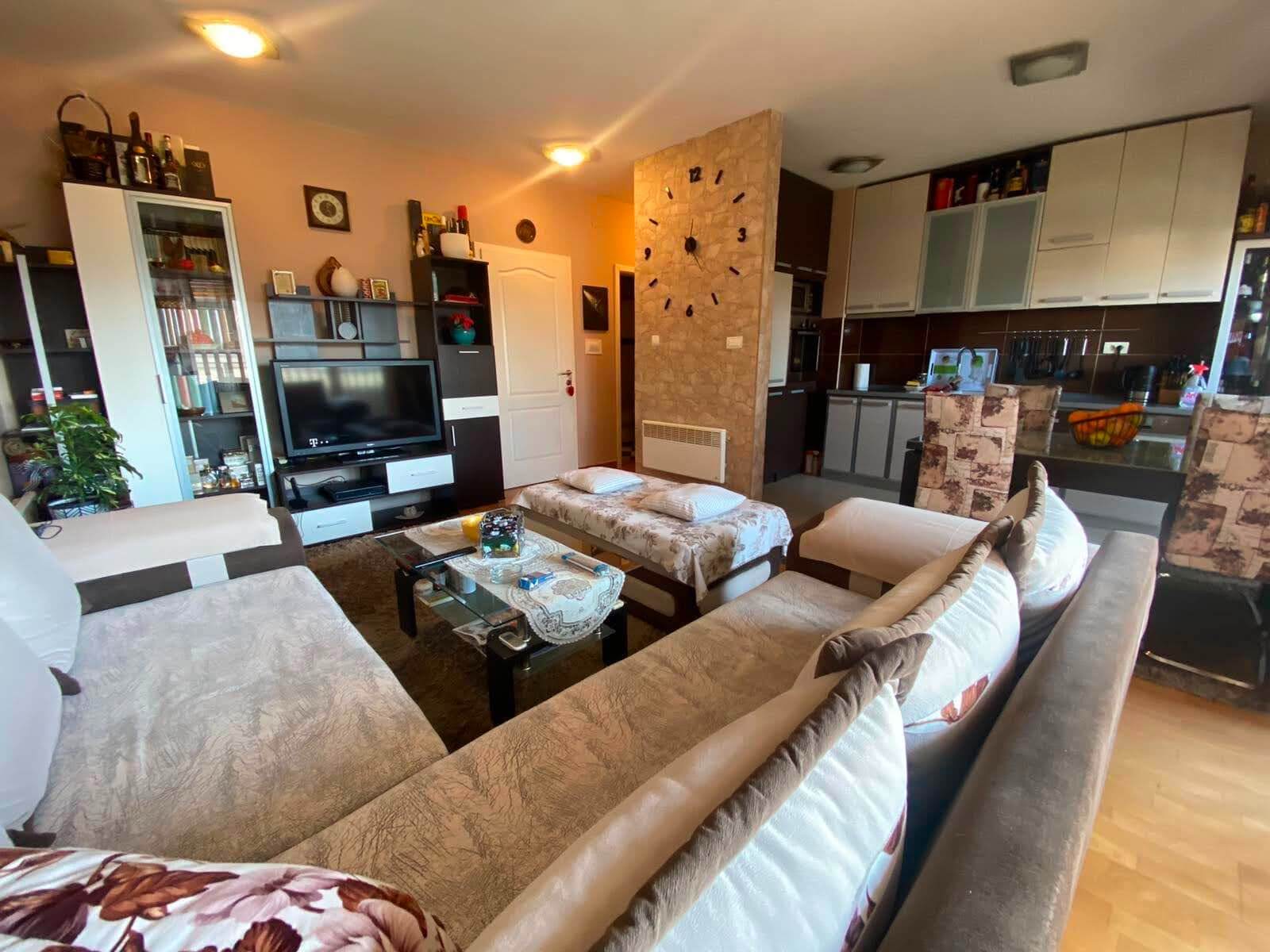 Legalisierte Maisonettewohnung mit drei Schlafzimmern in Podgorica zum Kauf – PG02