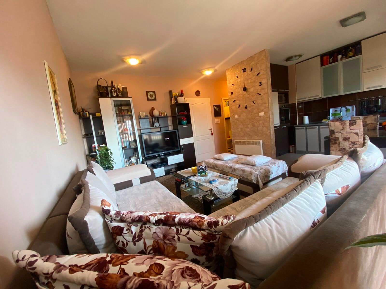 Legalisierte Maisonettewohnung mit drei Schlafzimmern in Podgorica zum Kauf – PG02