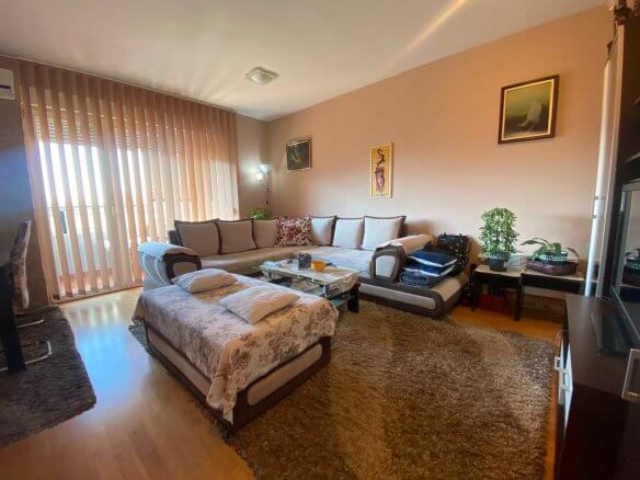 Legalisierte Maisonettewohnung mit drei Schlafzimmern in Podgorica zum Kauf – PG02