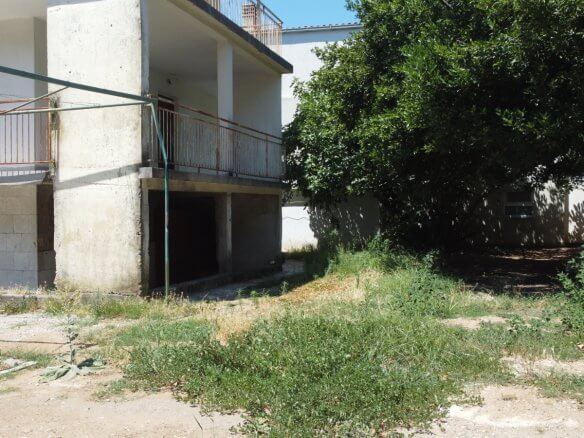 Legalisiertes Apartmenthaus mit drei separaten Wohneinheiten in Sutomore zum Kauf – SHK26