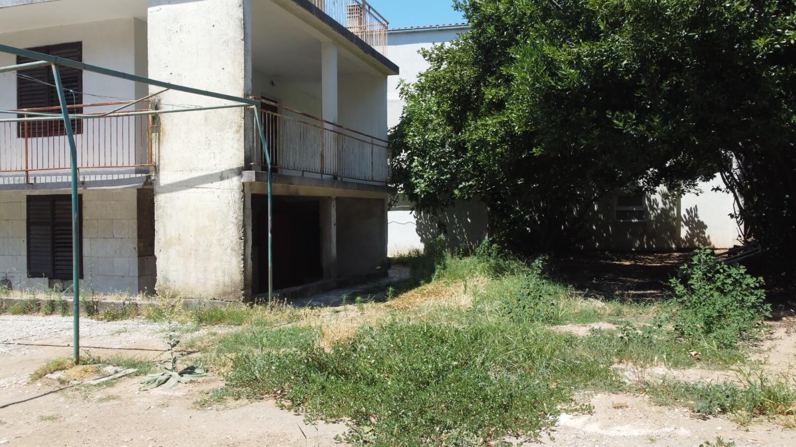 Legalisiertes Apartmenthaus mit drei separaten Wohneinheiten in Sutomore zum Kauf – SHK26