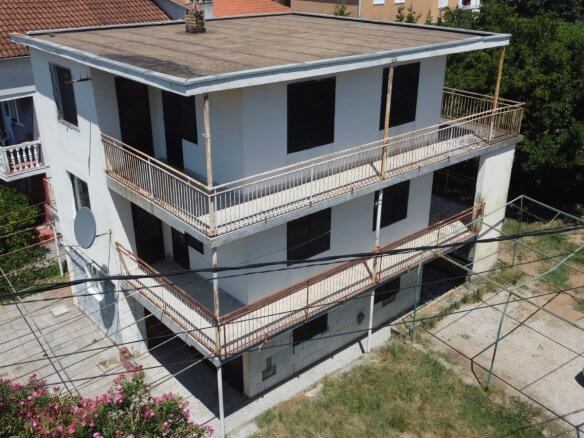 Legalisiertes Apartmenthaus mit drei separaten Wohneinheiten in Sutomore zum Kauf – SHK26