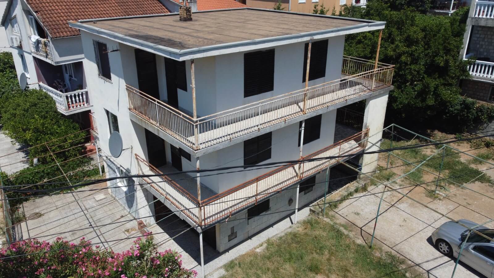 Legalisiertes Apartmenthaus mit drei separaten Wohneinheiten in Sutomore zum Kauf – SHK26