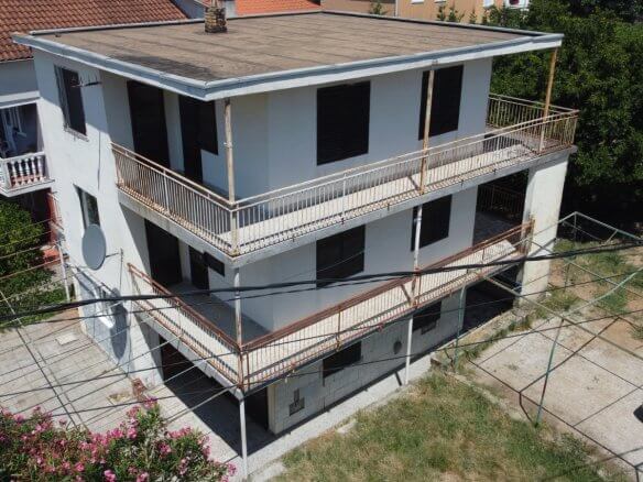 Legalisiertes Apartmenthaus mit drei separaten Wohneinheiten in Sutomore zum Kauf – SHK26