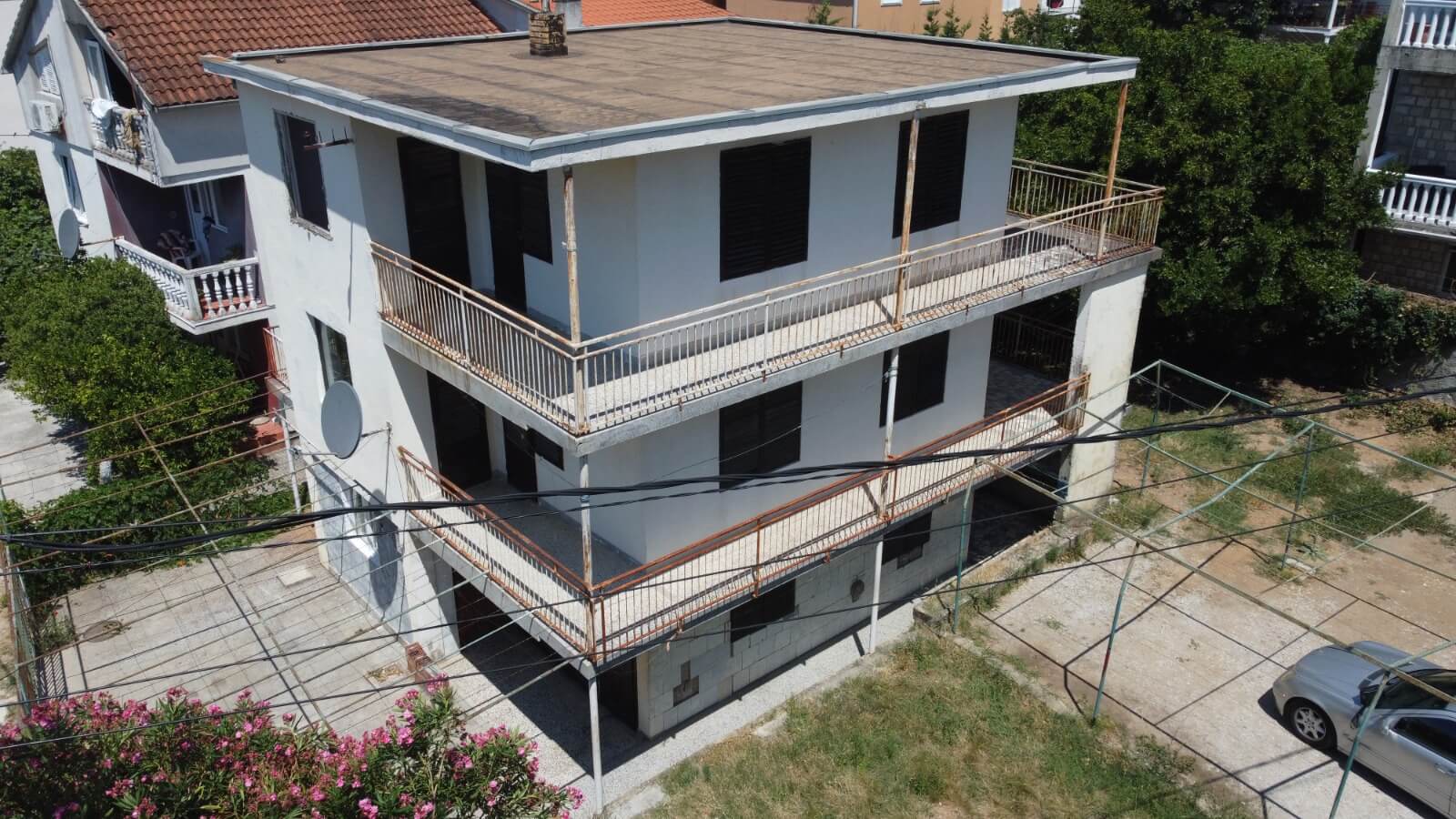 Legalisiertes Apartmenthaus mit drei separaten Wohneinheiten in Sutomore zum Kauf – SHK26