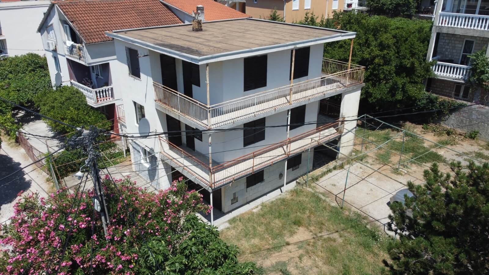 Legalisiertes Apartmenthaus mit drei separaten Wohneinheiten in Sutomore zum Kauf – SHK26