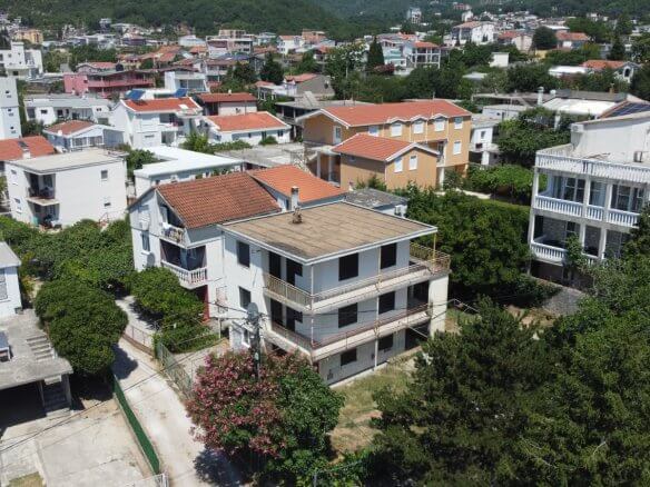 Legalisiertes Apartmenthaus mit drei separaten Wohneinheiten in Sutomore zum Kauf – SHK26