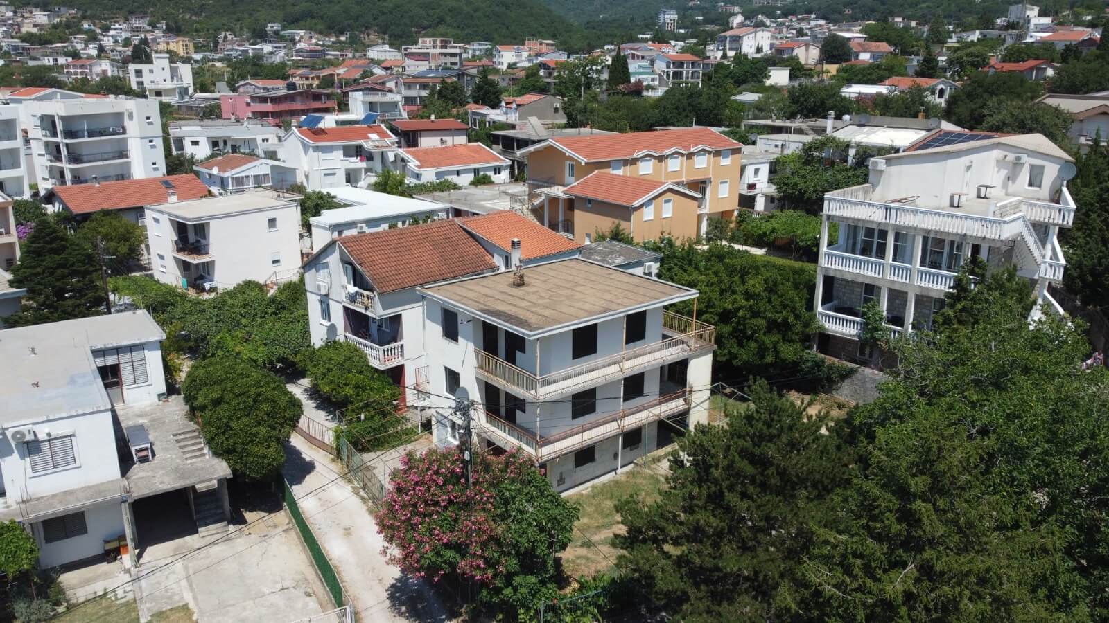 Legalisiertes Apartmenthaus mit drei separaten Wohneinheiten in Sutomore zum Kauf – SHK26