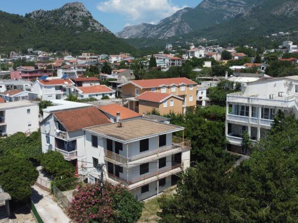 Legalisiertes Apartmenthaus mit drei separaten Wohneinheiten in Sutomore zum Kauf – SHK26