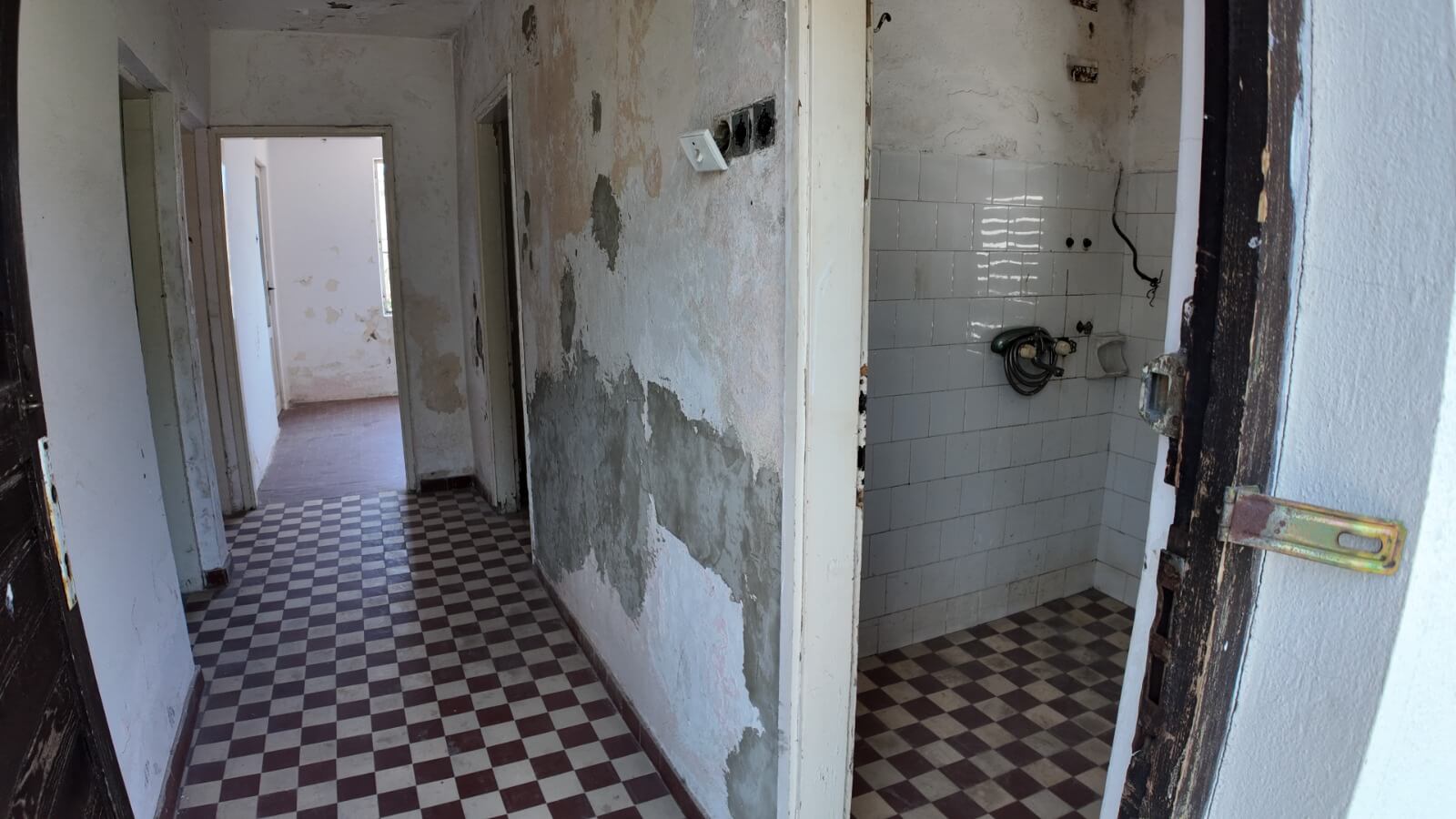 Legalisiertes Apartmenthaus mit drei separaten Wohneinheiten in Sutomore zum Kauf – SHK26