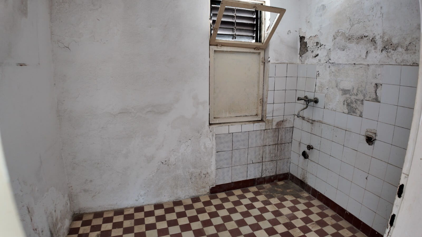 Legalisiertes Apartmenthaus mit drei separaten Wohneinheiten in Sutomore zum Kauf – SHK26
