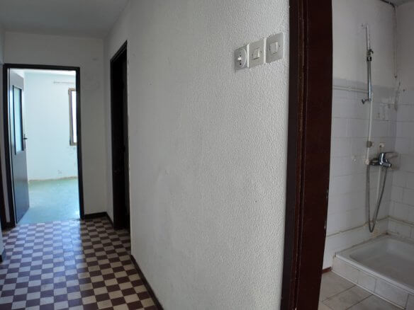 Legalisiertes Apartmenthaus mit drei separaten Wohneinheiten in Sutomore zum Kauf – SHK26