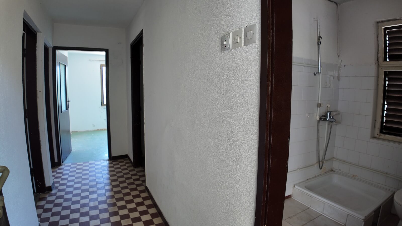 Legalisiertes Apartmenthaus mit drei separaten Wohneinheiten in Sutomore zum Kauf – SHK26