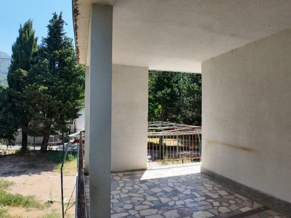 Legalisiertes Apartmenthaus mit drei separaten Wohneinheiten in Sutomore zum Kauf – SHK26