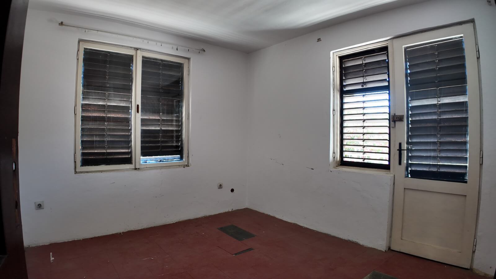 Legalisiertes Apartmenthaus mit drei separaten Wohneinheiten in Sutomore zum Kauf – SHK26