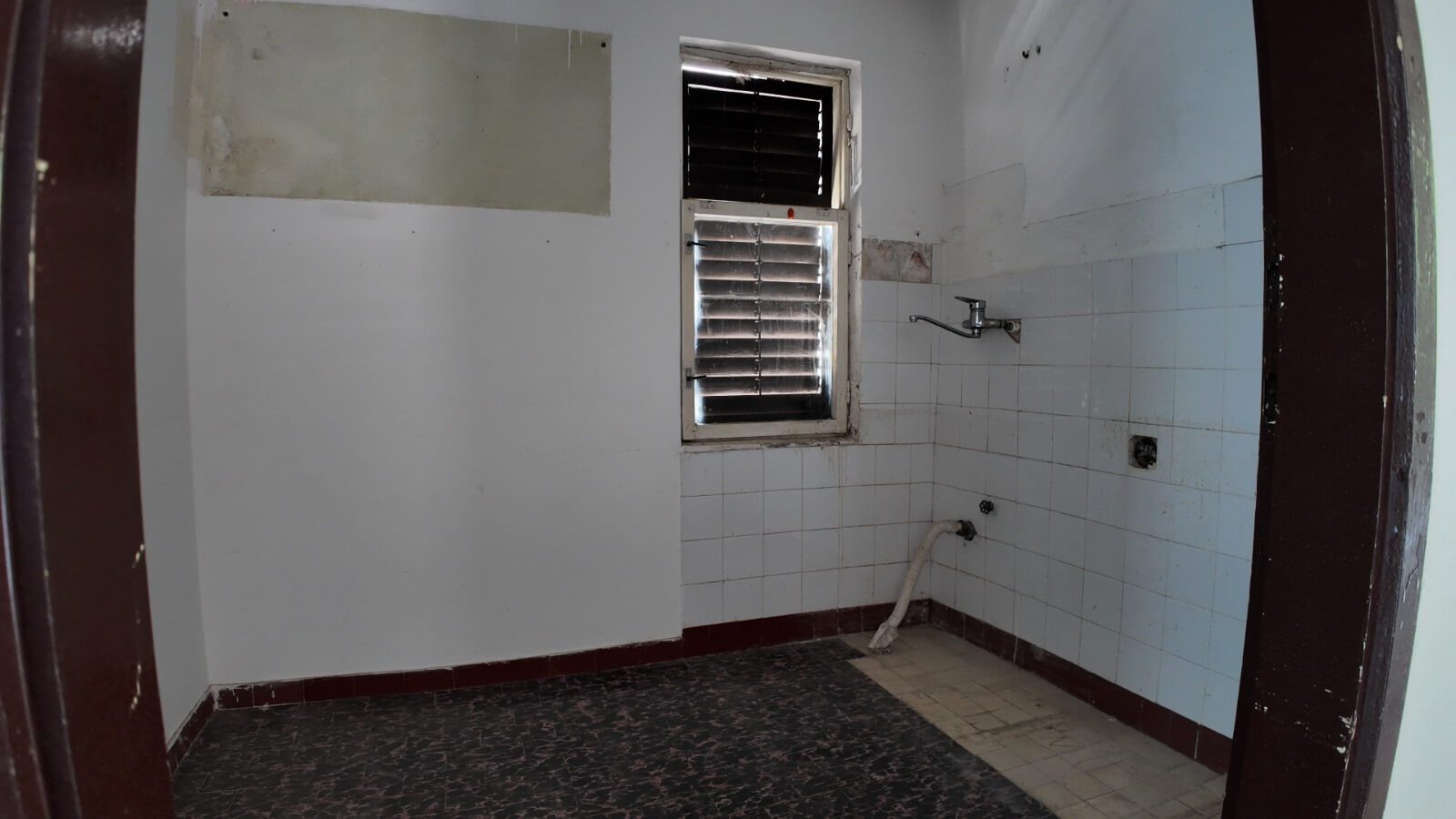Legalisiertes Apartmenthaus mit drei separaten Wohneinheiten in Sutomore zum Kauf – SHK26