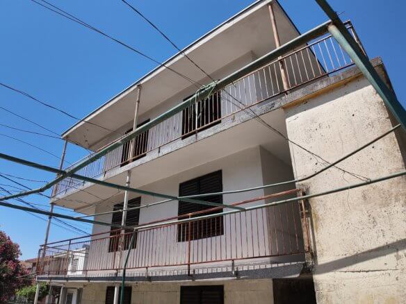Legalisiertes Apartmenthaus mit drei separaten Wohneinheiten in Sutomore zum Kauf – SHK26