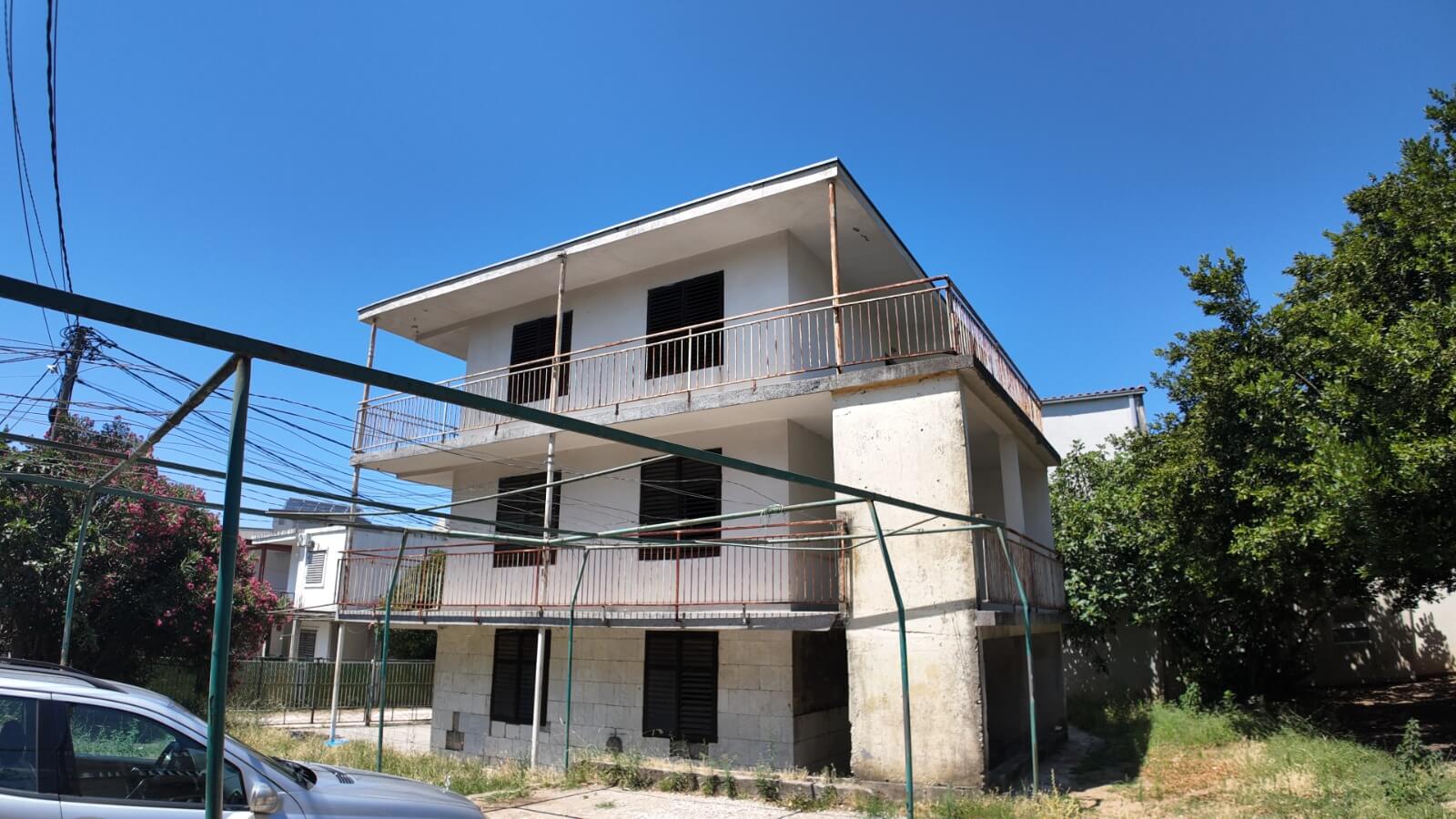 Legalisiertes Apartmenthaus mit drei separaten Wohneinheiten in Sutomore zum Kauf – SHK26