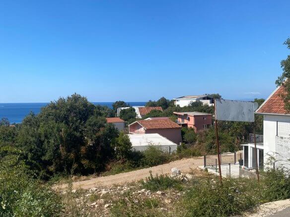 Urbanisiertes Baugrundstück mit Meerblick in Utjeha zum Kauf – B102